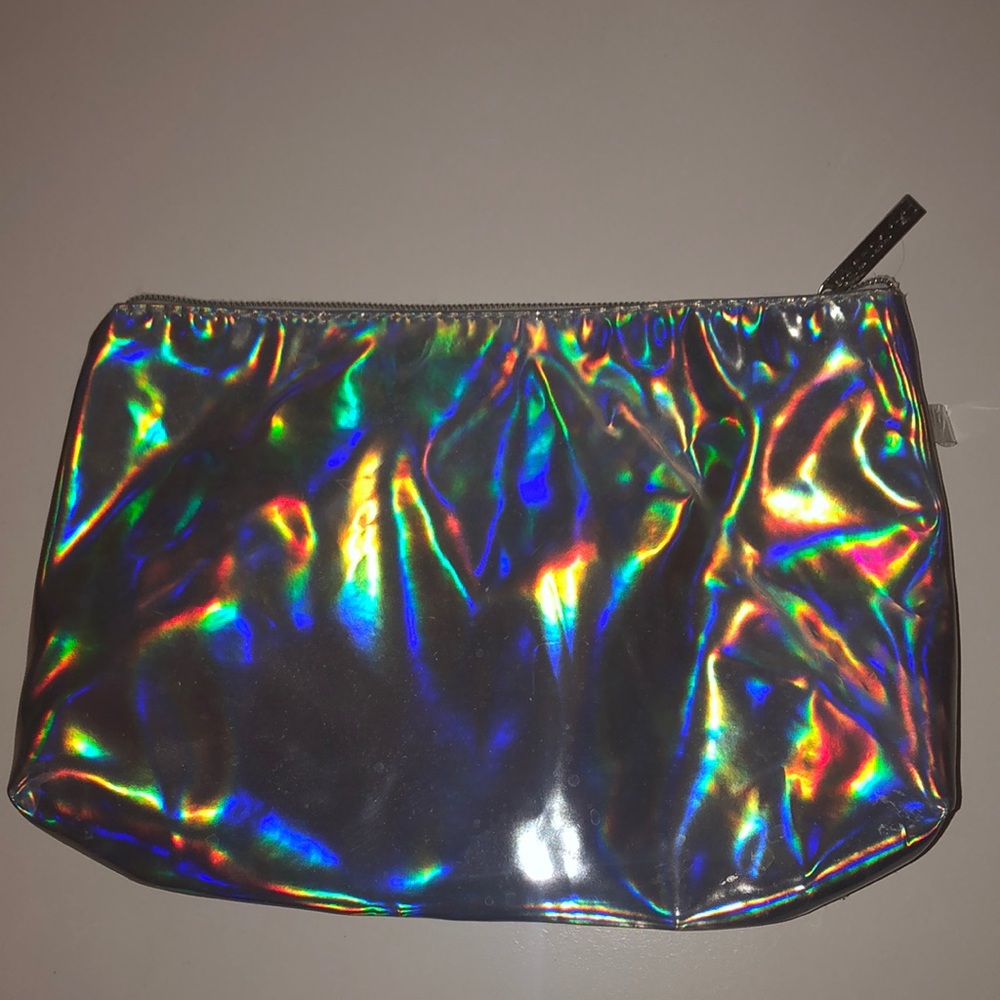 Holographic Pouch